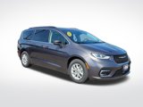 Used 2022 Chrysler Pacifica Touring-L image 2