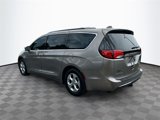 Used 2018 Chrysler Pacifica Touring-L image 5