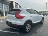 Used 2021 Volvo XC40 T5 Momentum image 3