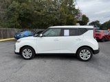 Used 2022 Kia Soul LX image 2