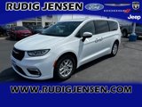 Used 2023 Chrysler Pacifica Touring-L image 1