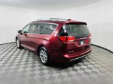 Used 2017 Chrysler Pacifica Limited image 3