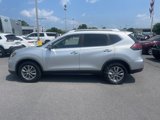 Used 2018 Nissan Rogue SV image 6
