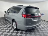 Used 2022 Chrysler Pacifica Touring-L image 5