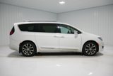 Used 2017 Chrysler Pacifica Limited image 5