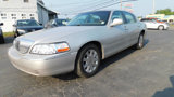 Used 2005 Lincoln Town Car Signature Limited image 3