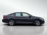 Used 2022 Volkswagen Jetta SE image 3
