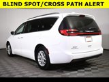 Used 2021 Chrysler Pacifica Touring-L image 6