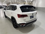 Certified 2023 Volkswagen Taos SE w/ Panoramic Sunroof Package image 6