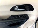 Used 2023 Chrysler Pacifica Limited image 6