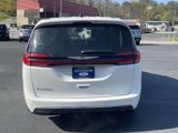 Used 2023 Chrysler Pacifica Touring-L image 4