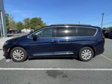 Used 2017 Chrysler Pacifica Touring-L image 4