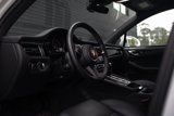 Certified 2024 Porsche Macan image 4