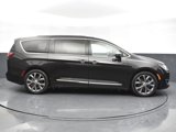 Used 2017 Chrysler Pacifica Limited image 4