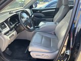 Used 2018 Toyota Highlander SE image 5