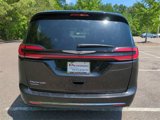 Used 2022 Chrysler Pacifica Touring-L image 5