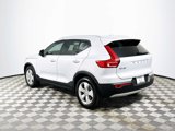 Used 2020 Volvo XC40 T4 Momentum image 5