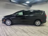 Used 2022 Chrysler Pacifica Touring-L image 2