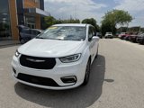 Used 2022 Chrysler Pacifica Touring-L image 2