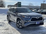 Used 2020 Toyota Highlander XLE image 3