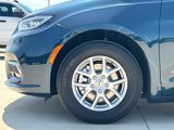 New 2025 Chrysler Pacifica Select image 5