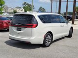 Used 2021 Chrysler Pacifica Touring-L image 6