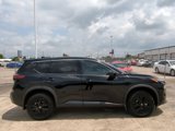 Used 2021 Nissan Rogue SV image 2