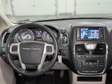 Used 2014 Chrysler Town & Country Touring image 5