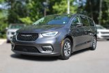 Used 2022 Chrysler Pacifica Touring-L w/ Uconnect Theater Family Group image 3