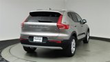 Used 2022 Volvo XC40 T4 Momentum image 6