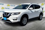 Used 2017 Nissan Rogue SV image 3