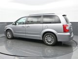 Used 2014 Chrysler Town & Country Touring-L w/ Driver Convenience Group image 3