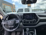 Used 2021 Toyota Highlander XLE image 4