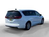 Used 2023 Chrysler Pacifica Touring-L image 5