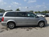 Used 2013 Chrysler Town & Country Touring-L w/ Driver Convenience Group image 4