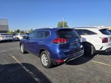 Used 2017 Nissan Rogue SV image 3