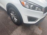 Used 2017 Kia Sorento LX w/ LX Convenience Package image 4
