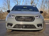 New 2025 Chrysler Pacifica Limited w/ Trailer Tow Group image 2