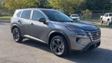 Used 2024 Nissan Rogue SV image 2