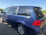 Used 2013 Volkswagen Routan SE image 2