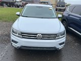 Used 2018 Volkswagen Tiguan SE w/ Panoramic Sunroof Package image 2