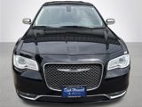 Used 2017 Chrysler 300 C image 3