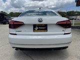 Used 2018 Volkswagen Passat 2.0T R-Line w/ R-Line Lighting Package image 4