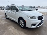 Used 2022 Chrysler Pacifica Touring-L image 3