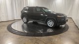 Used 2017 Jeep Cherokee Latitude image 3