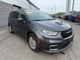 Used 2023 Chrysler Pacifica Touring-L image 2