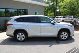 Used 2023 Toyota Highlander L image 3