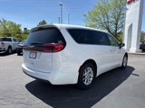 Used 2023 Chrysler Pacifica Touring-L image 6