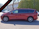 Used 2022 Chrysler Pacifica Touring-L image 4