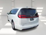 Used 2023 Chrysler Pacifica Touring-L image 5